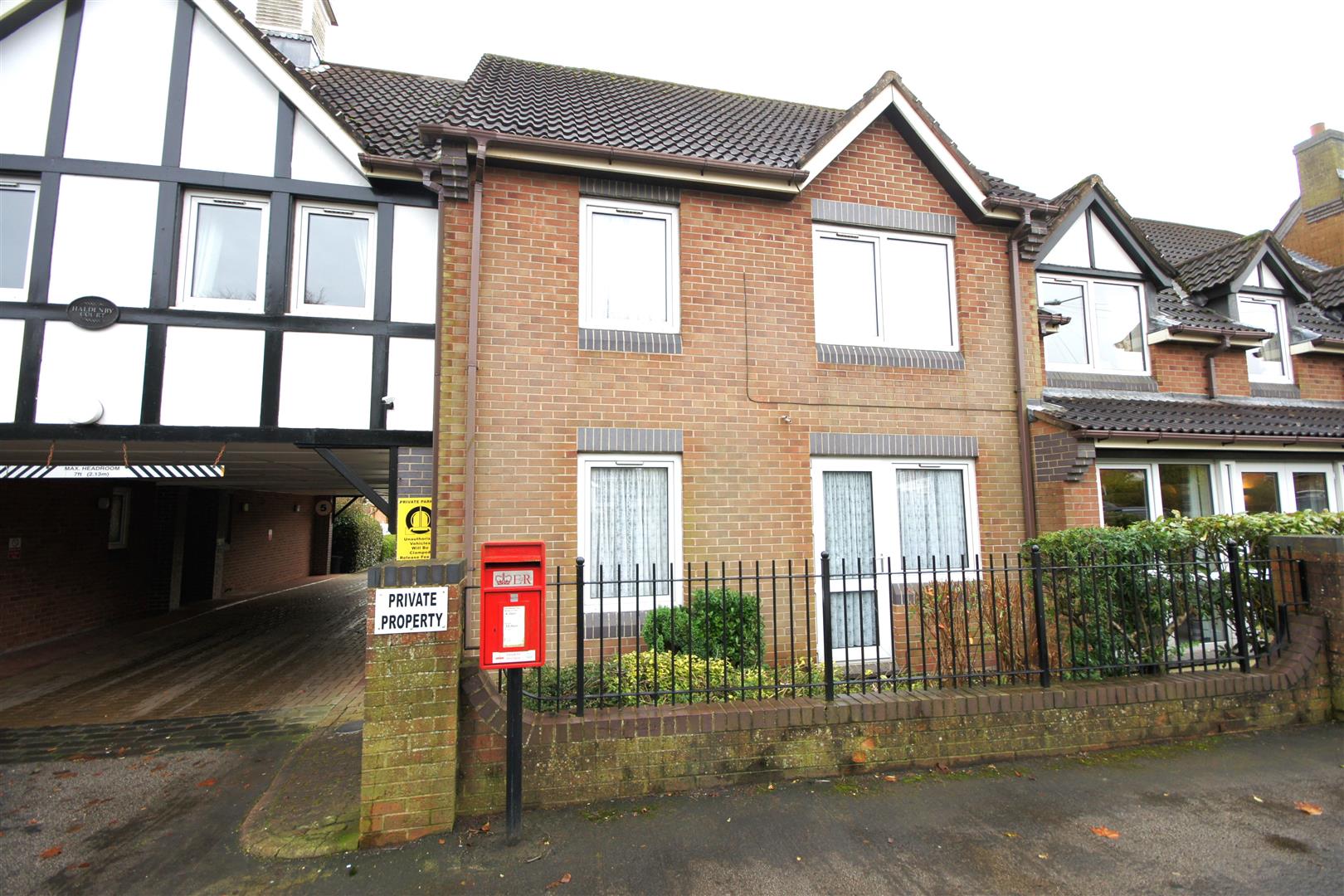 Flat Purpose Built Haldenby Court, West End, Swanland